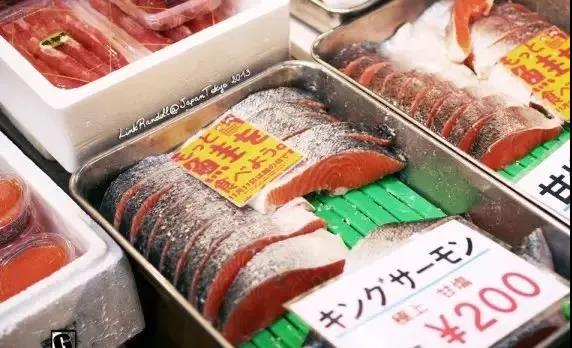 ▲东京筑地市场的红鲑切身。来源：马蜂窝